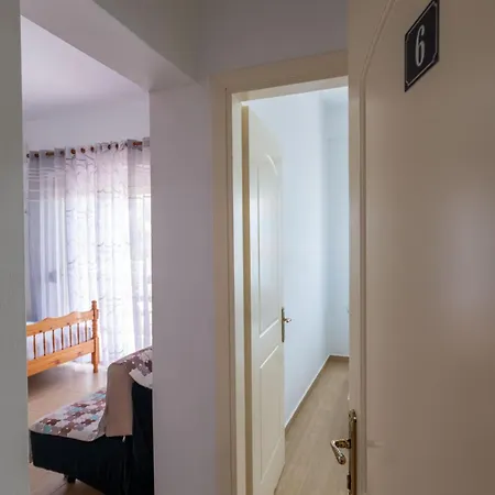 Ylli Gjika Гостевой дом