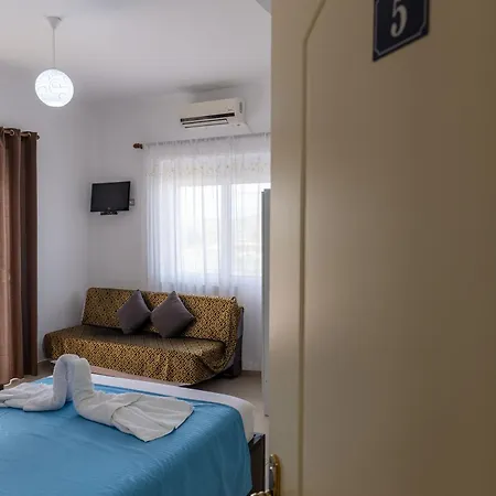 Ylli Gjika 卡萨米尔