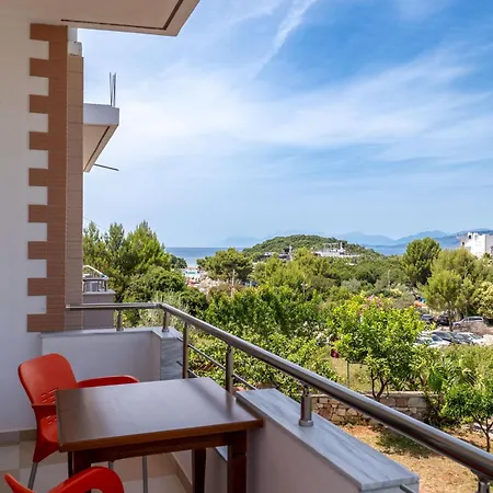 Ylli Gjika 3* 卡萨米尔