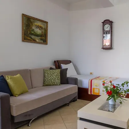 Ylli Gjika Гостевой дом