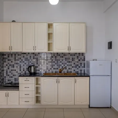 Ylli Gjika Гостевой дом 3*