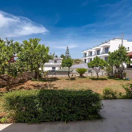 Konukevi Ylli Gjika 3*