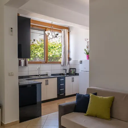 Ylli Gjika Konukevi 3*